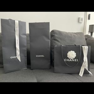 CHANEL Wrapping 3 bags with Camellia and Ribbons
